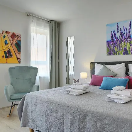 D&a Amphitheatre With Free Parking *