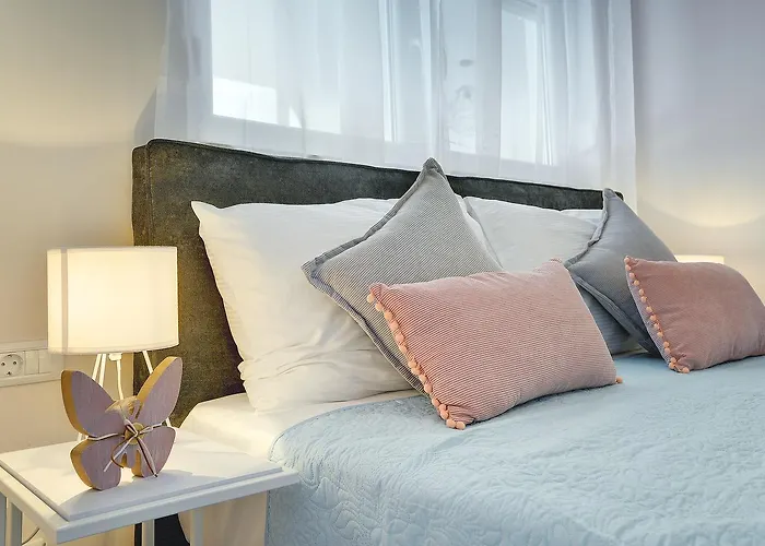 D&a Amphitheatre With Free Parking Pula